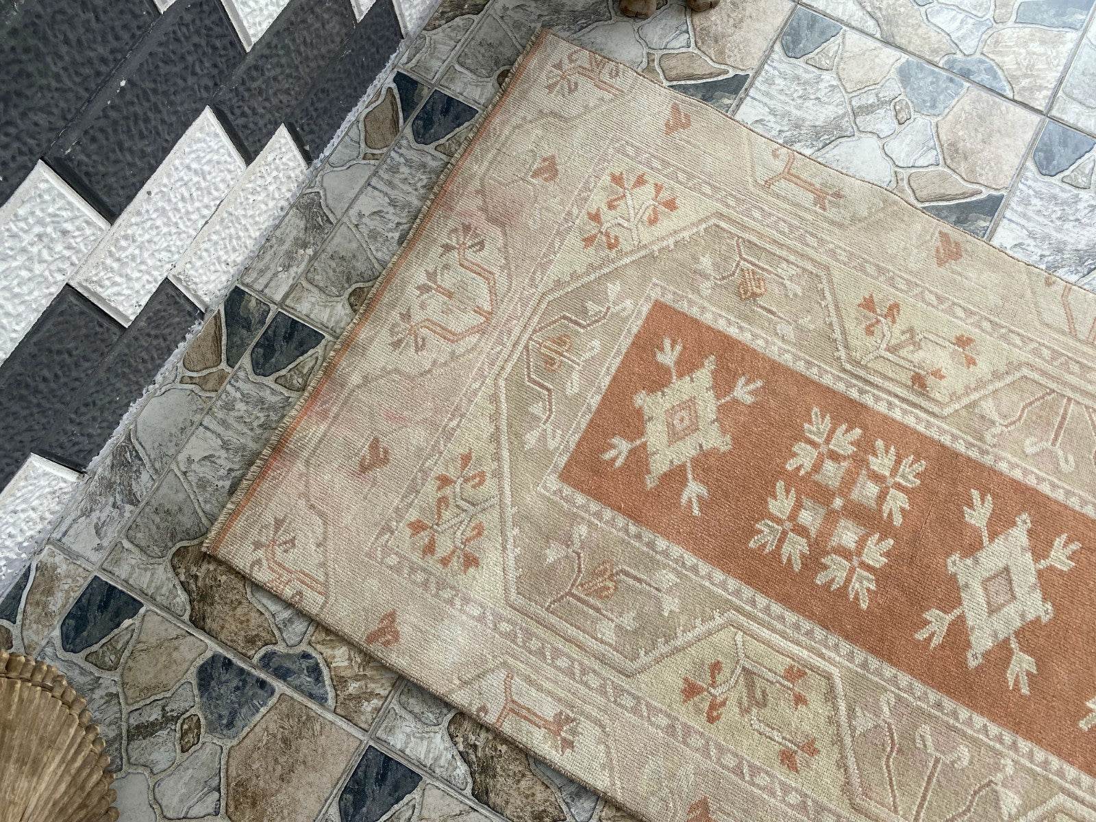 Pre 1970’s ANTIQUE ANATOLIAN FARMHOUSE RUG - GEOMETRIC TRIBAL TURKISH VINTAGE