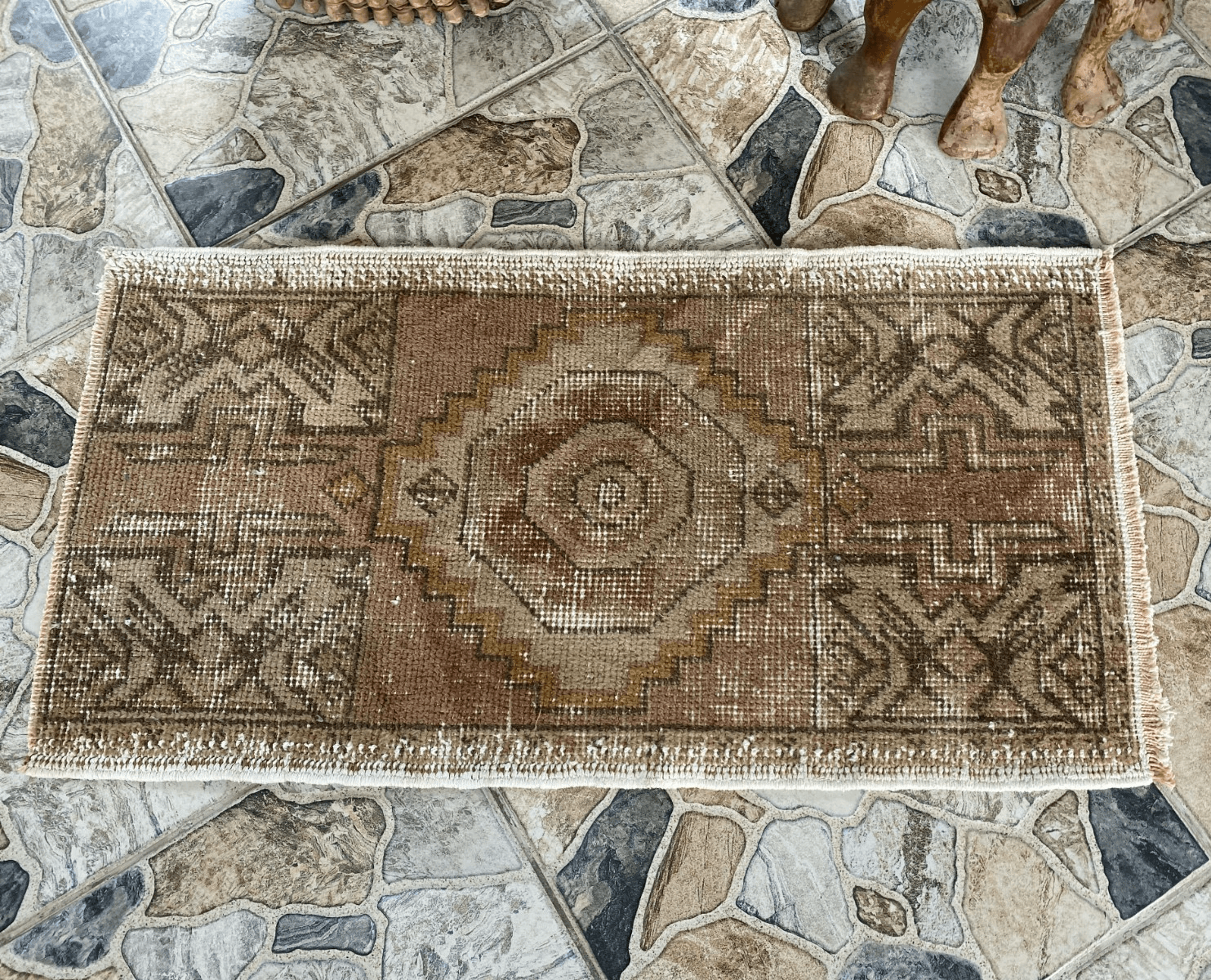 Pre 1980’s ANTIQUE ANATOLIAN FARMHOUSE RUG - GEOMETRIC TRIBAL TURKISH VINTAGE