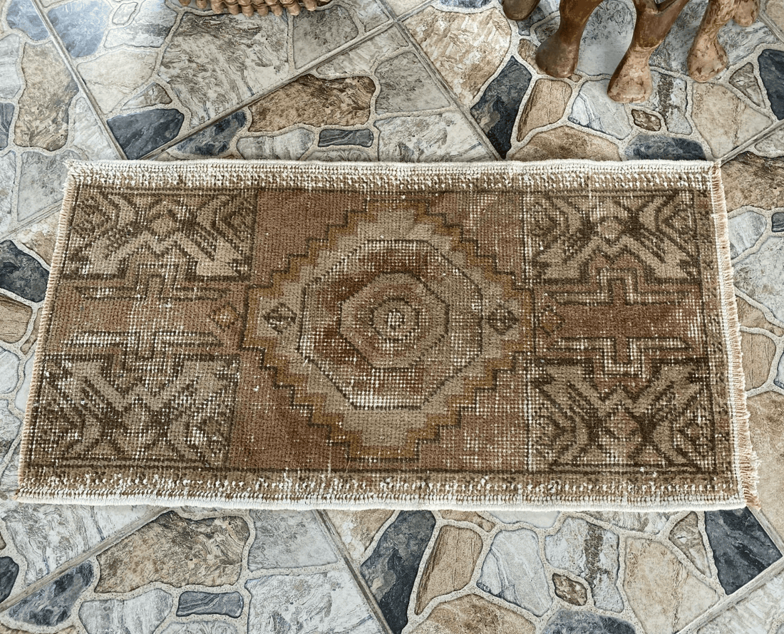 Pre 1980’s ANTIQUE ANATOLIAN FARMHOUSE RUG - GEOMETRIC TRIBAL TURKISH VINTAGE