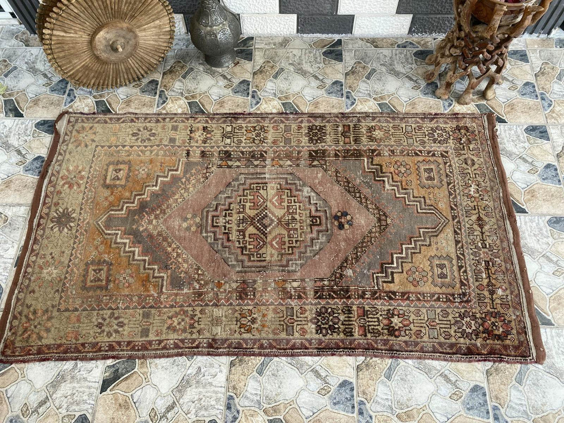 Pre 1980’s ANTIQUE ANATOLIAN FARMHOUSE RUG - GEOMETRIC TRIBAL TURKISH VINTAGE
