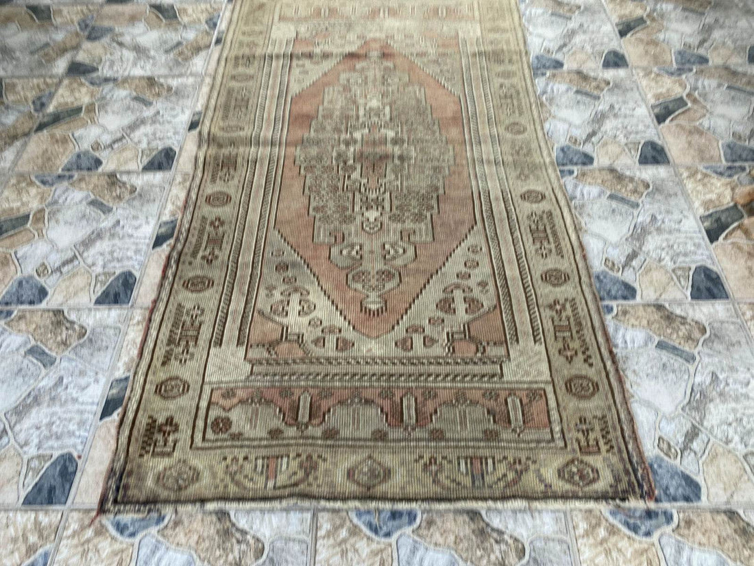 Pre 1980’s ANTIQUE ANATOLIAN RUG FARMHOUSE GEOMETRIC TRIBAL TURKISH VINTAGE RUG