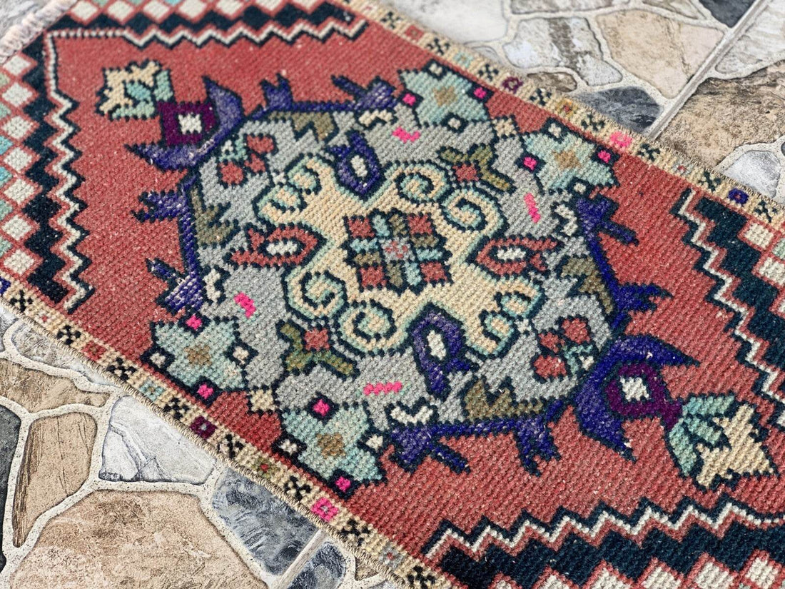 Small Turkish Vintage Oushak Rug, Wool Handmade Farmhouse Geometric 1.5 x 2.8 ft