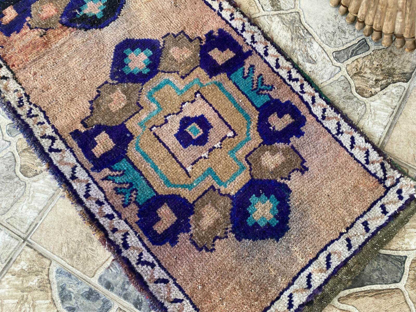 1.5x3.7 ft Turkish Kurdish Medallion Wool Rug - Tribal Farmhouse Vintage 1960s
