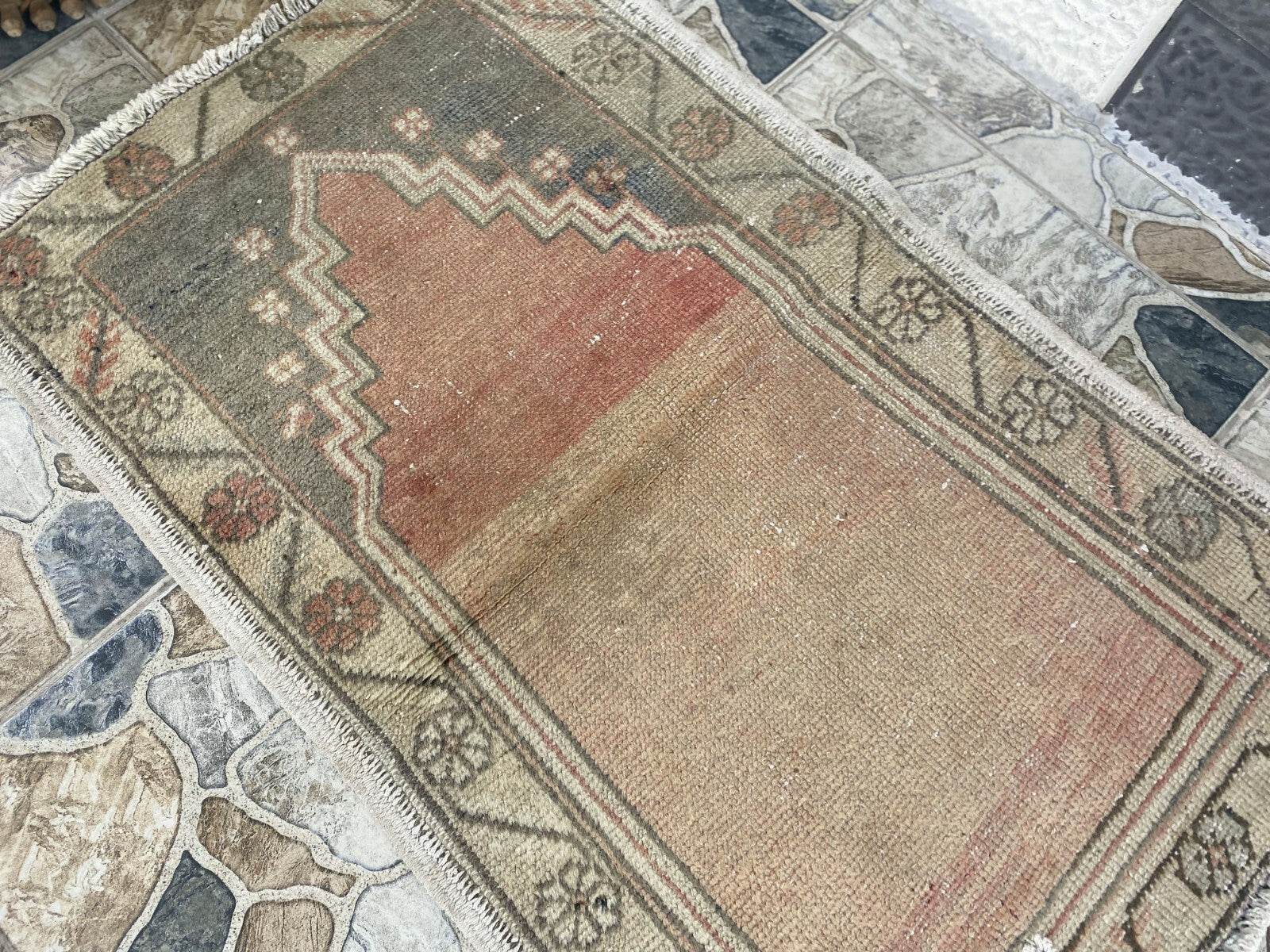 Vintage Turkish Oushak Prayer Rug | 2x3 ft | Hand-Knotted Wool Anatolian Tribal