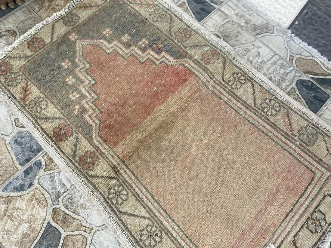 Vintage Turkish Oushak Prayer Rug | 2x3 ft | Hand-Knotted Wool Anatolian Tribal