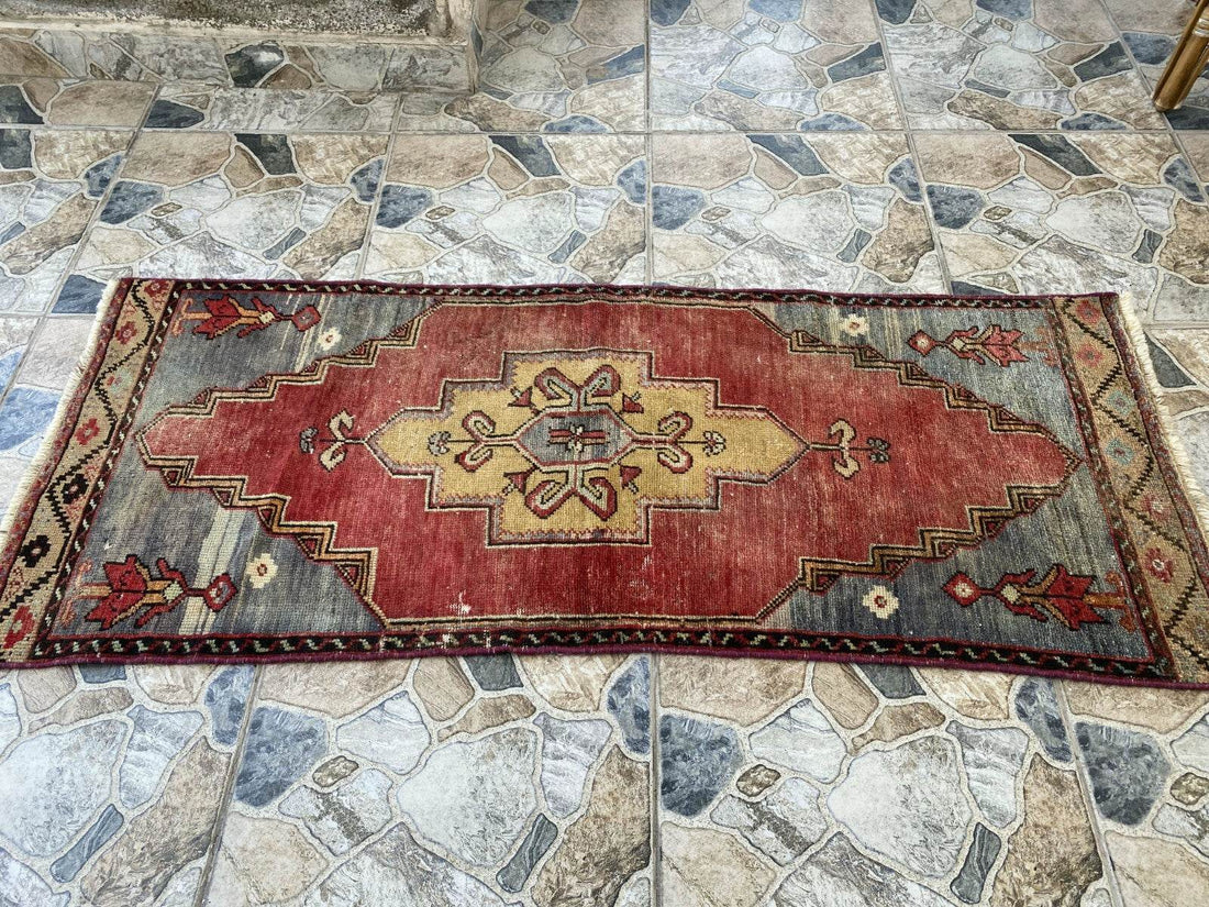 Pre 1970’s ANTIQUE ANATOLIAN FARMHOUSE RUG - GEOMETRIC TRIBAL TURKISH VINTAGE