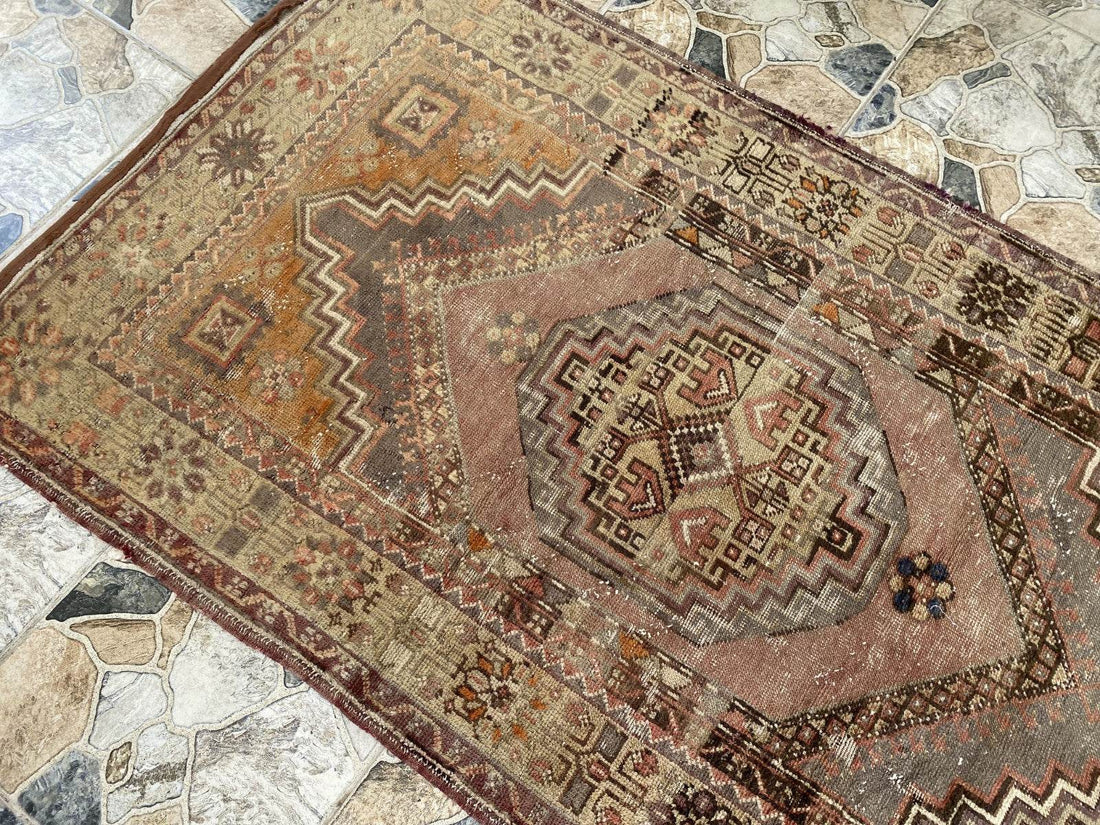 Pre 1980’s ANTIQUE ANATOLIAN FARMHOUSE RUG - GEOMETRIC TRIBAL TURKISH VINTAGE