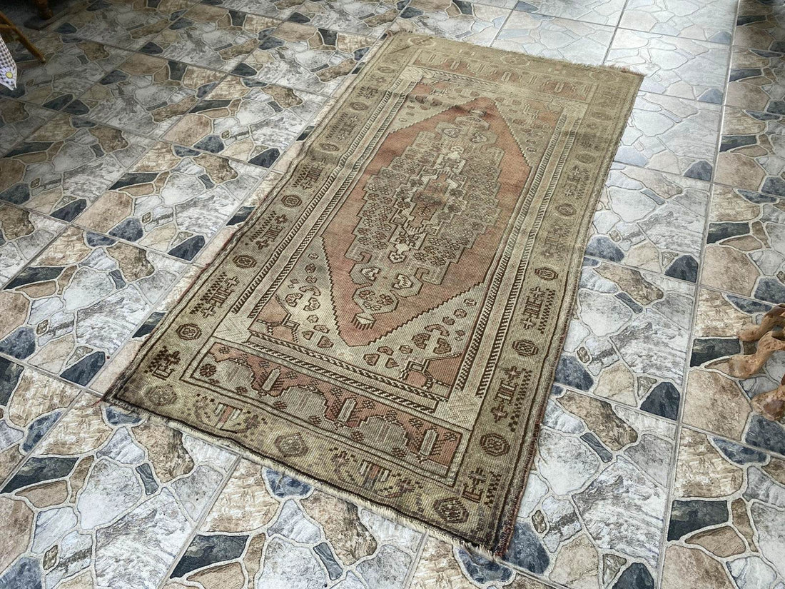 Pre 1980’s ANTIQUE ANATOLIAN RUG FARMHOUSE GEOMETRIC TRIBAL TURKISH VINTAGE RUG