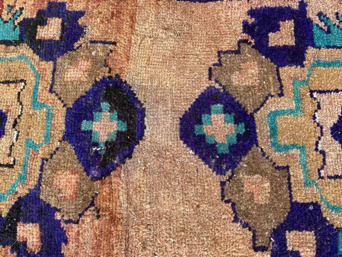 1.5x3.7 ft Turkish Kurdish Medallion Wool Rug - Tribal Farmhouse Vintage 1960s