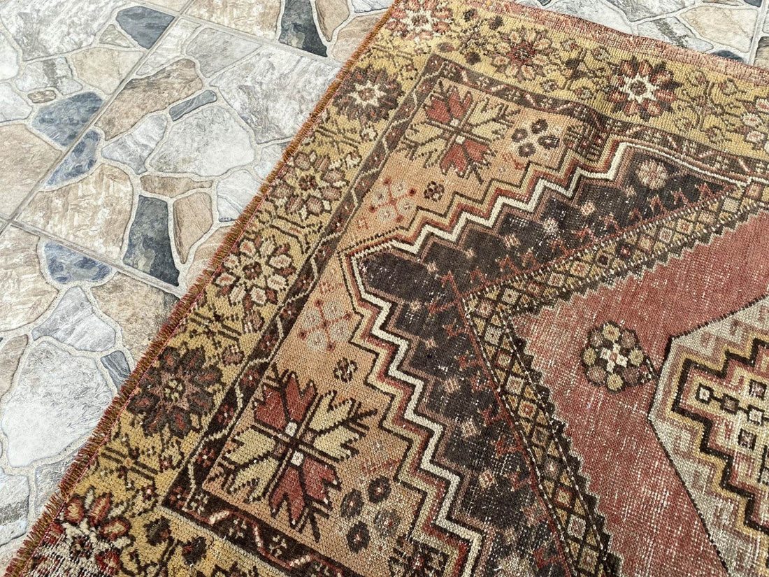 Geometric Vintage Turkish Rug, Hand-Knotted Farmhouse Anatolian Rug 3.5x5.5 Ft