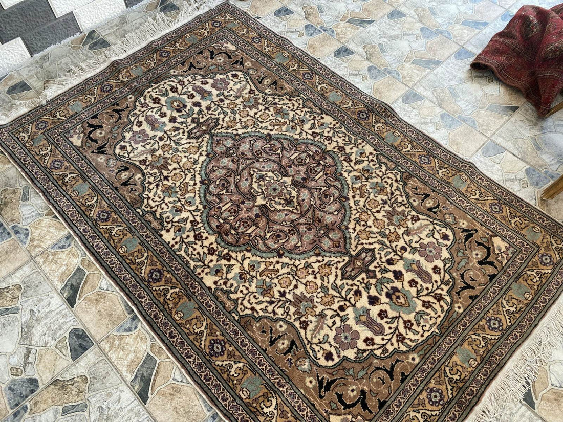 Pre 1980’s ANTIQUE ANATOLIAN TURKISH VINTAGE AREA RUG - GEOMETRIC TRIBAL KAYSERI