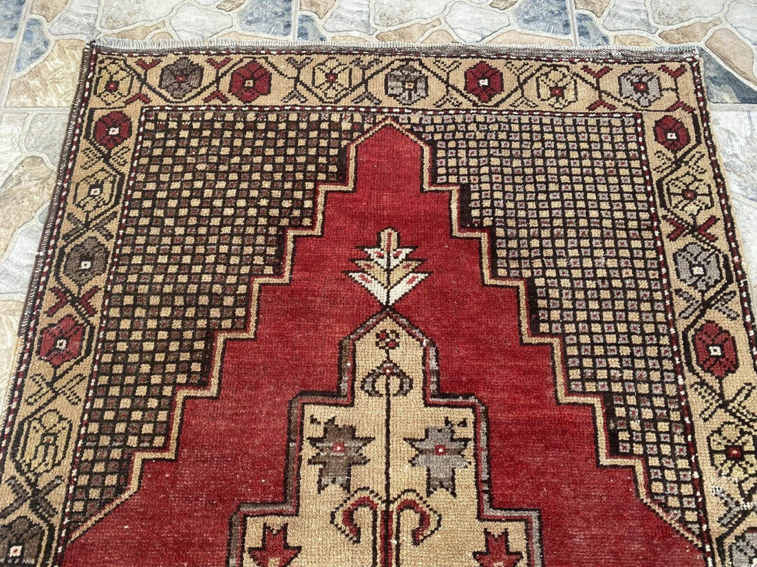 Pre 1980’s ANTIQUE ANATOLIAN FARMHOUSE RUG - GEOMETRIC TRIBAL TURKISH VINTAGE
