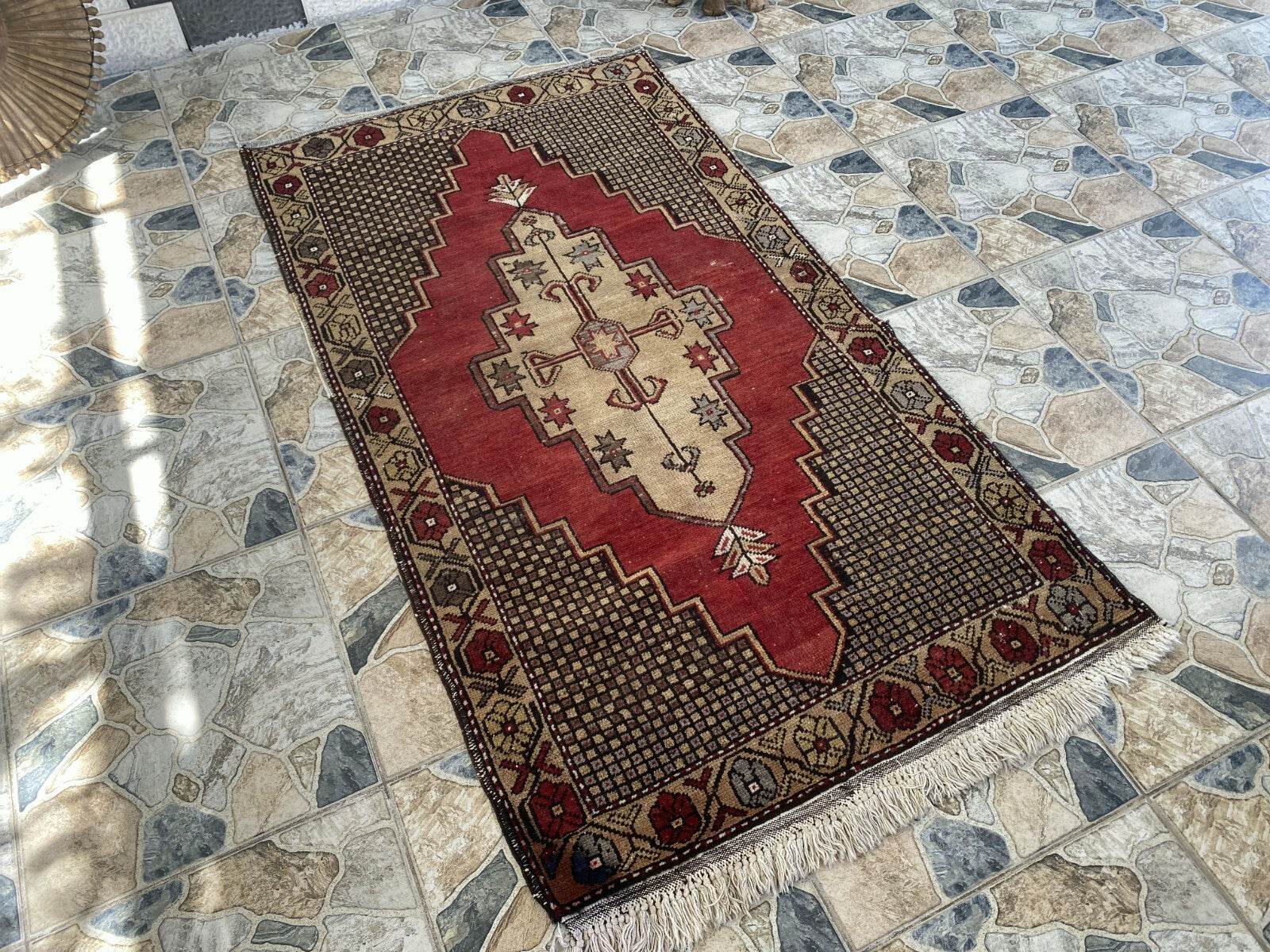 Pre 1980’s ANTIQUE ANATOLIAN FARMHOUSE RUG - GEOMETRIC TRIBAL TURKISH VINTAGE