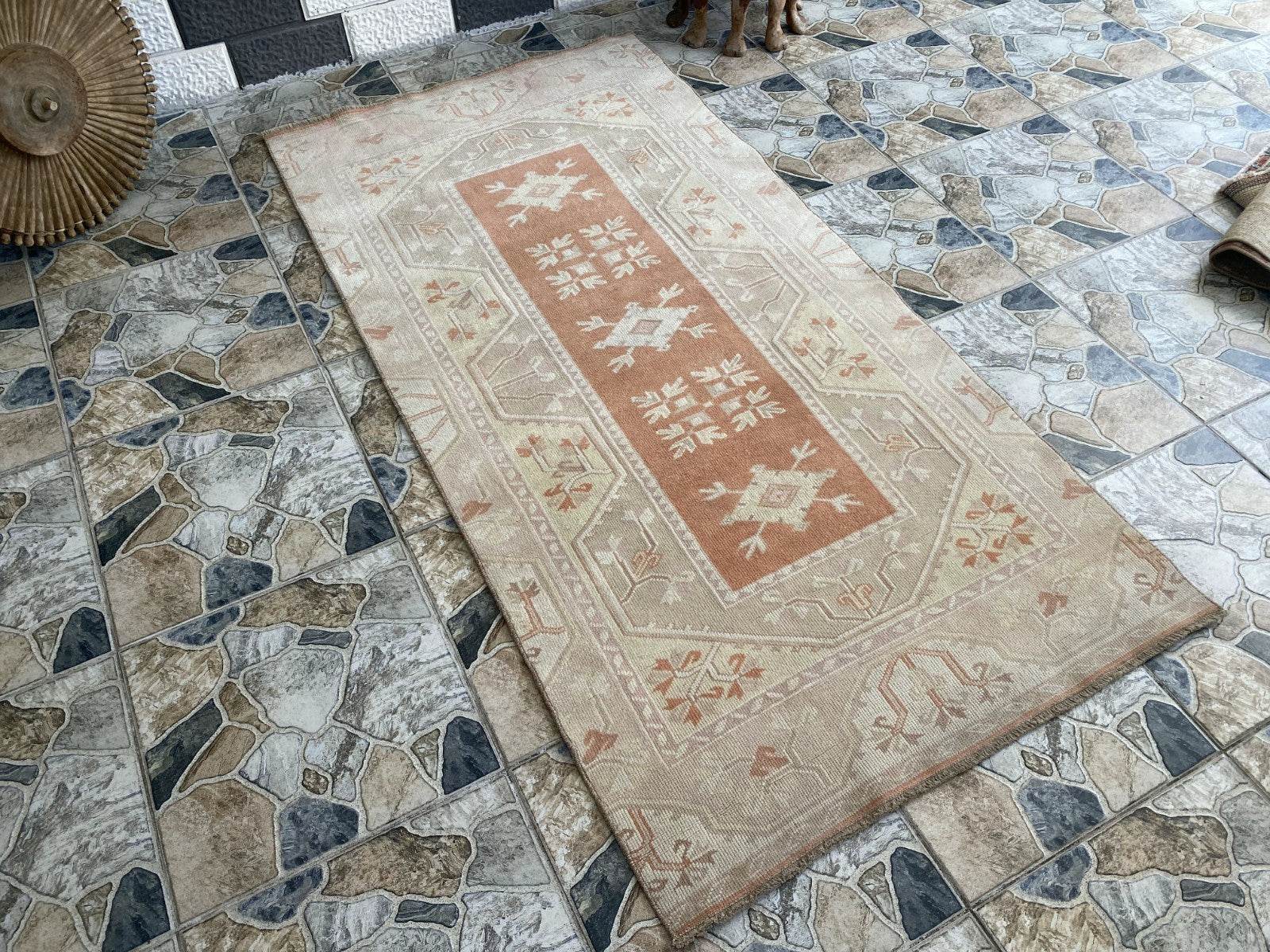 Pre 1970’s ANTIQUE ANATOLIAN FARMHOUSE RUG - GEOMETRIC TRIBAL TURKISH VINTAGE