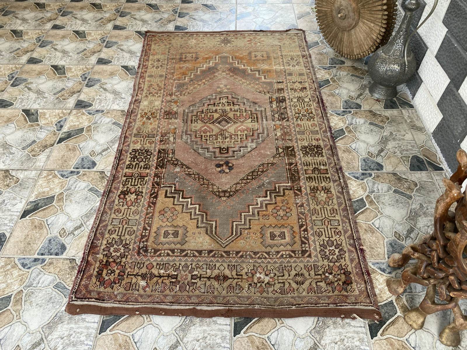 Pre 1980’s ANTIQUE ANATOLIAN FARMHOUSE RUG - GEOMETRIC TRIBAL TURKISH VINTAGE