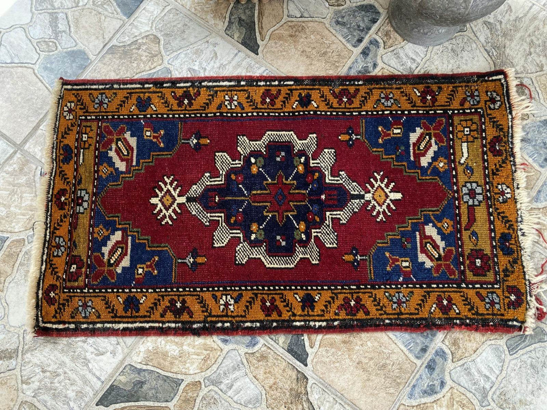 Small Vintage Wool Rug | 1.6 x 3.0 ft Hand-Knotted Anatolian Faded Medallion Rug