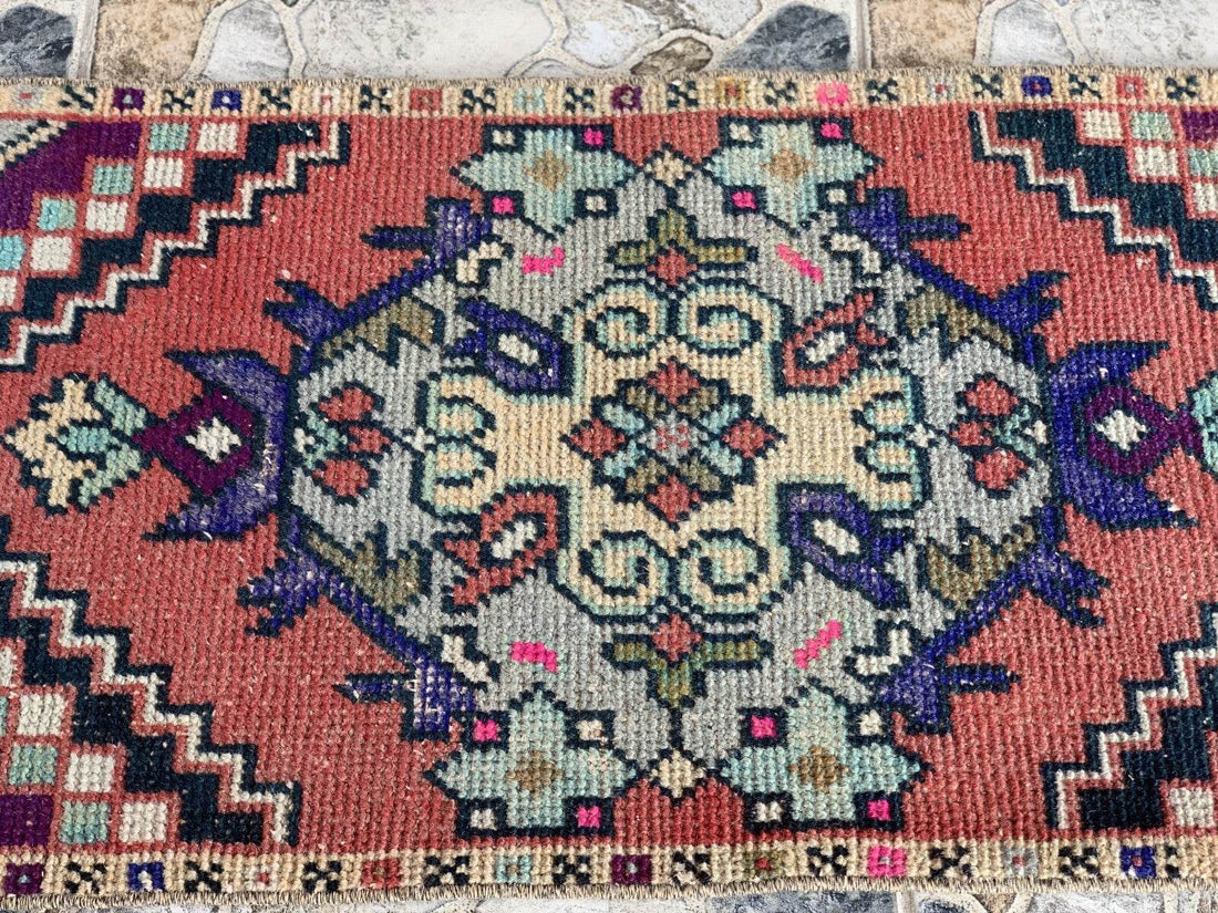 Small Turkish Vintage Oushak Rug, Wool Handmade Farmhouse Geometric 1.5 x 2.8 ft