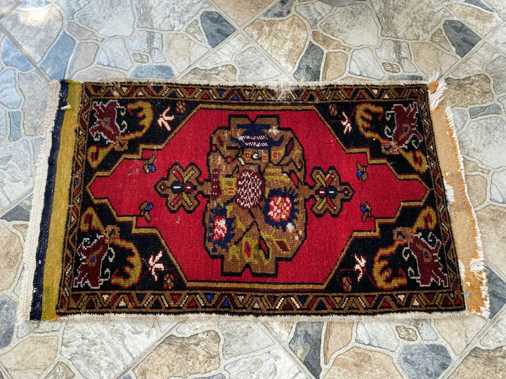 Faded Vintage Wool Rug | 1.8 x 2.8 ft Hand-Knotted Anatolian Small Medallion Rug