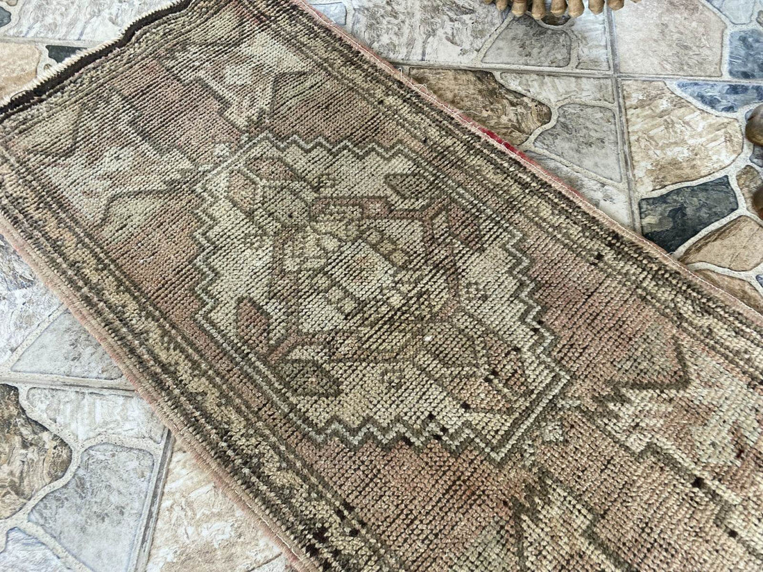 Pre 1990’s ANTIQUE ANATOLIAN FARMHOUSE RUG - TRIBAL GEOMETRIC TURKISH VINTAGE