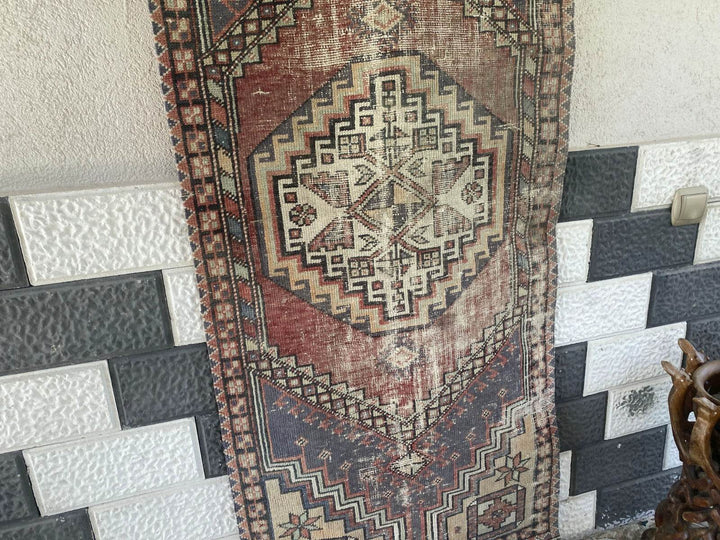Pre 1980’s ANTIQUE ANATOLIAN FARMHOUSE RUG - GEOMETRIC TRIBAL TURKISH VINTAGE