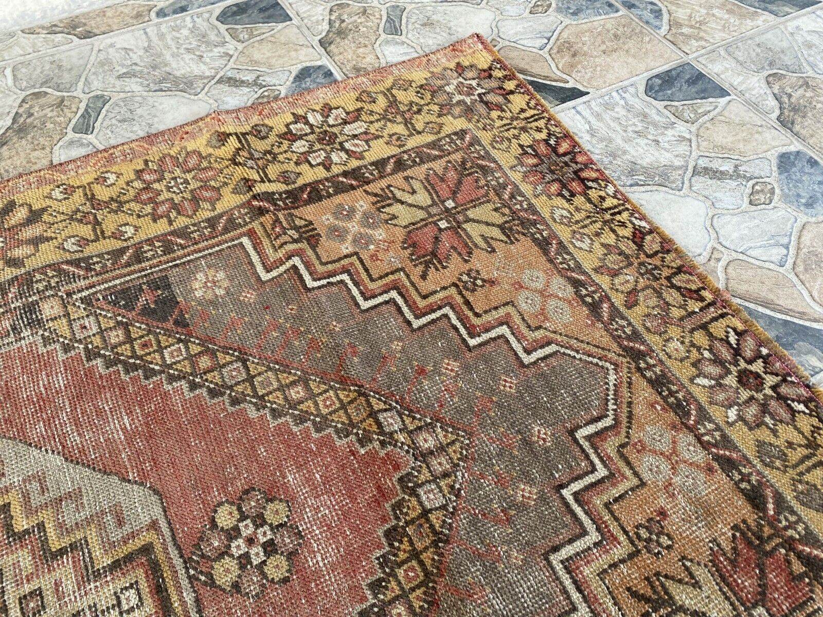 Geometric Vintage Turkish Rug, Hand-Knotted Farmhouse Anatolian Rug 3.5x5.5 Ft