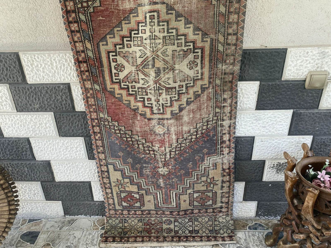 Pre 1980’s ANTIQUE ANATOLIAN FARMHOUSE RUG - GEOMETRIC TRIBAL TURKISH VINTAGE