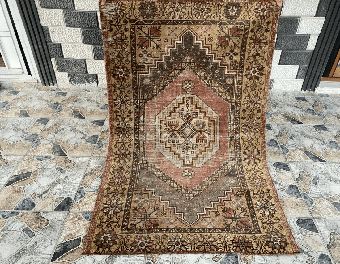 Geometric Vintage Turkish Rug, Hand-Knotted Farmhouse Anatolian Rug 3.5x5.5 Ft