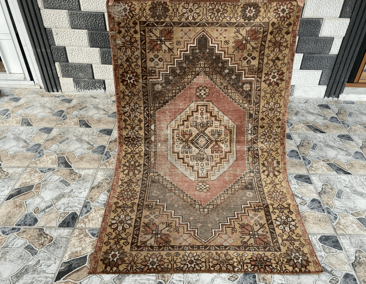 Geometric Vintage Turkish Rug, Hand-Knotted Farmhouse Anatolian Rug 3.5x5.5 Ft