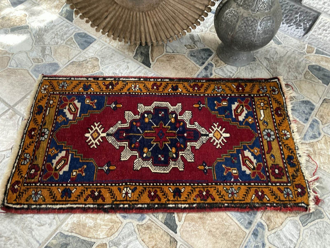 Small Vintage Wool Rug | 1.6 x 3.0 ft Hand-Knotted Anatolian Faded Medallion Rug