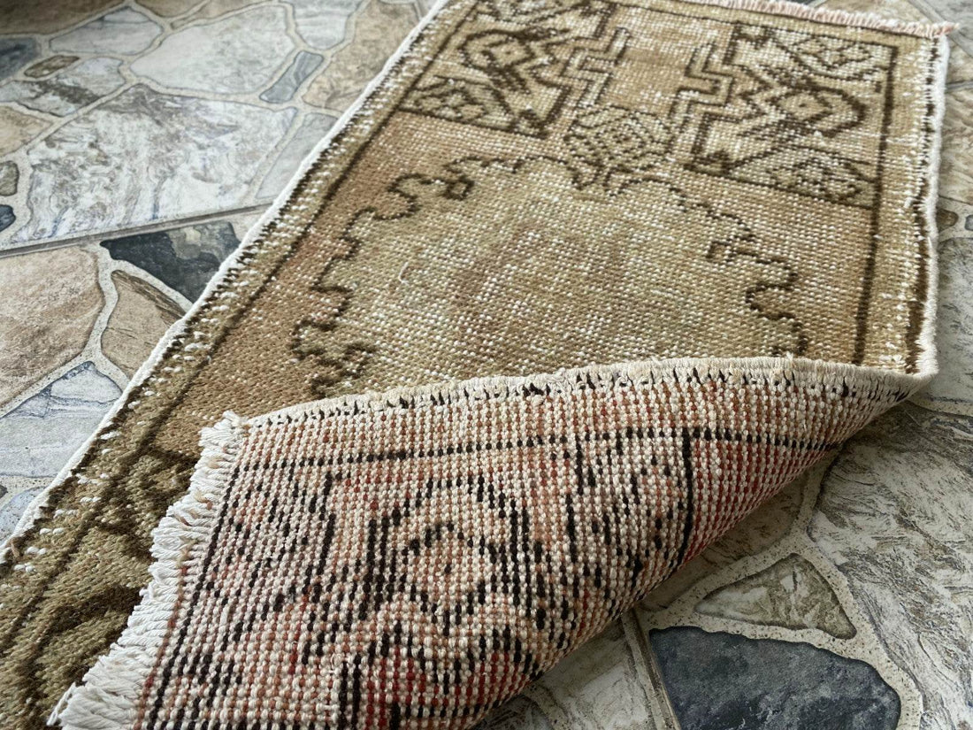 Pre 1970’s ANTIQUE ANATOLIAN FARMHOUSE RUG - GEOMETRIC TRIBAL TURKISH VINTAGE