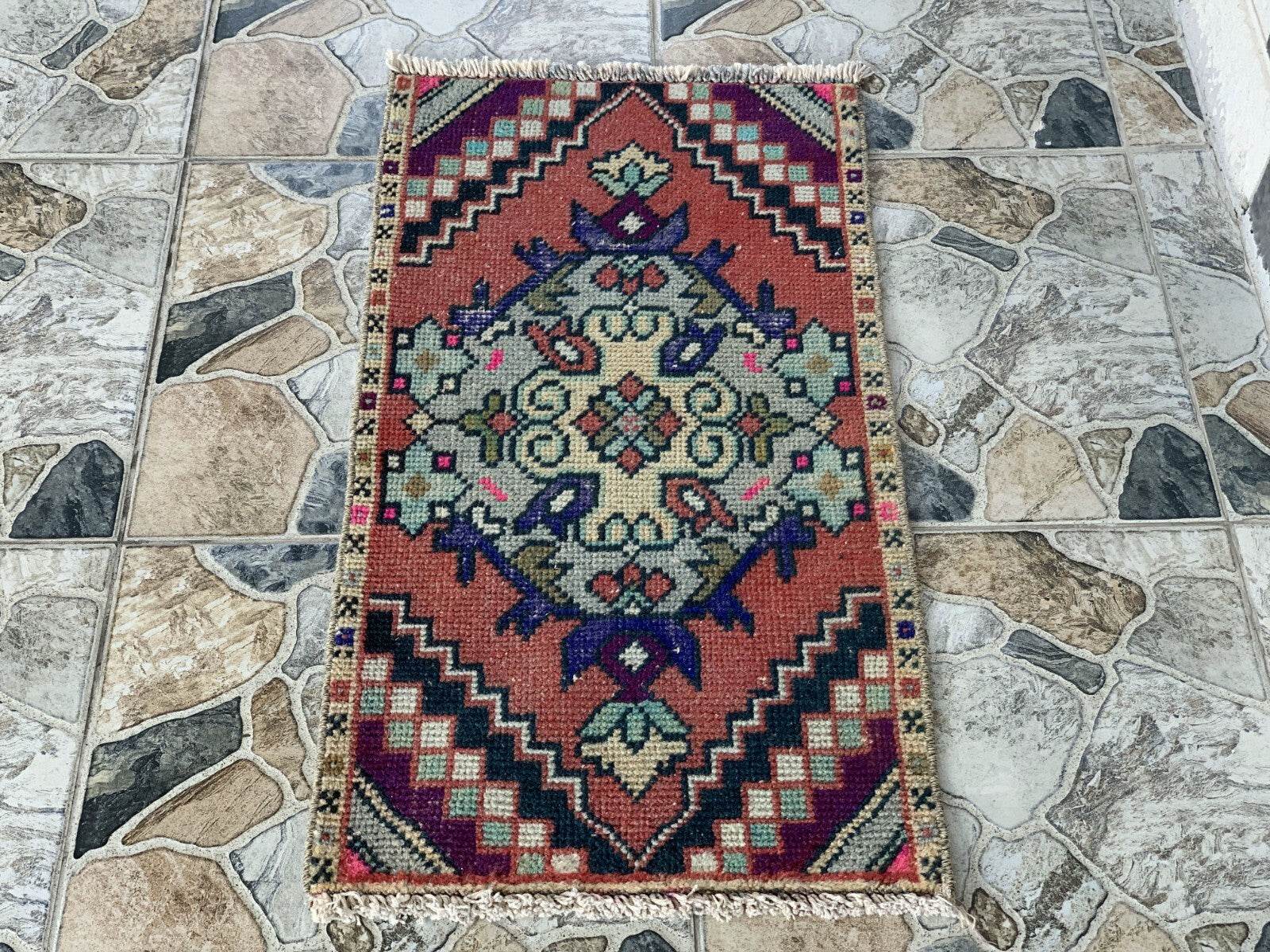 Small Turkish Vintage Oushak Rug, Wool Handmade Farmhouse Geometric 1.5 x 2.8 ft