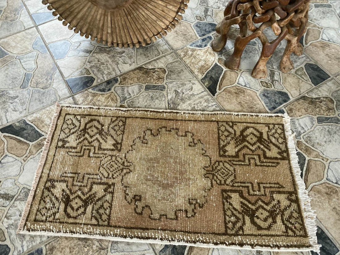 Pre 1970’s ANTIQUE ANATOLIAN FARMHOUSE RUG - GEOMETRIC TRIBAL TURKISH VINTAGE