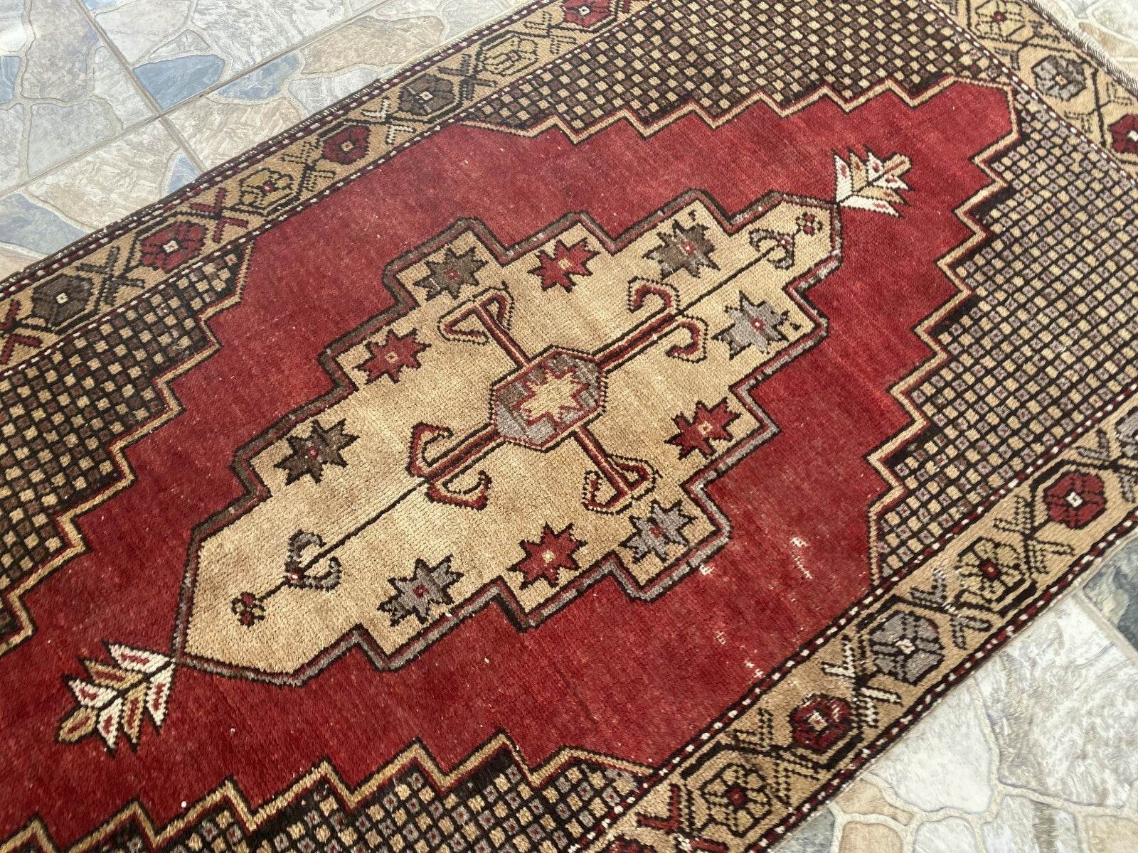 Pre 1980’s ANTIQUE ANATOLIAN FARMHOUSE RUG - GEOMETRIC TRIBAL TURKISH VINTAGE