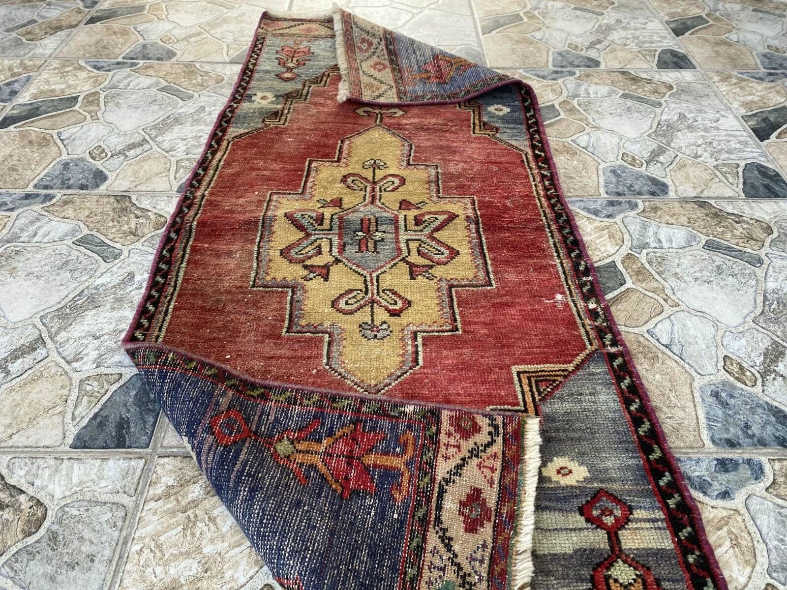 Pre 1970’s ANTIQUE ANATOLIAN FARMHOUSE RUG - GEOMETRIC TRIBAL TURKISH VINTAGE