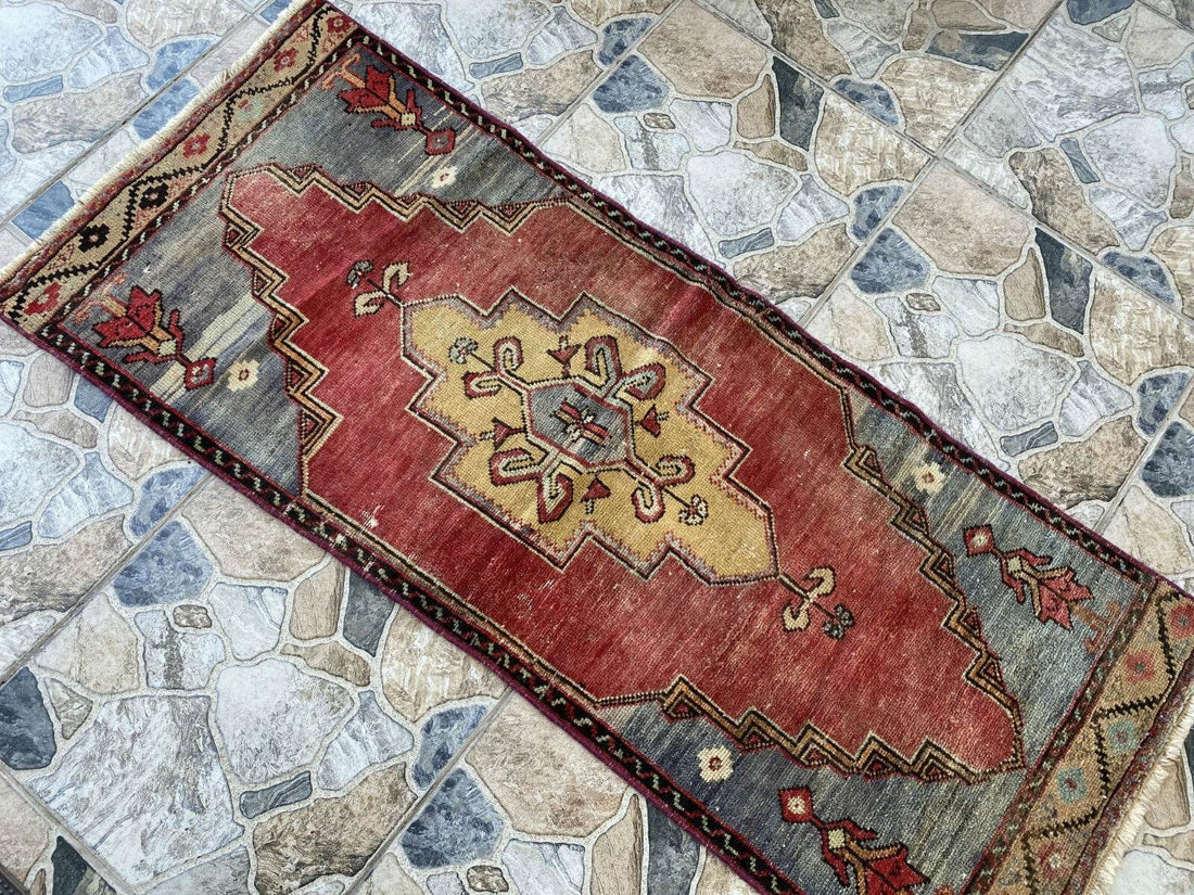 Pre 1970’s ANTIQUE ANATOLIAN FARMHOUSE RUG - GEOMETRIC TRIBAL TURKISH VINTAGE