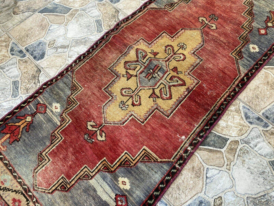 Pre 1970’s ANTIQUE ANATOLIAN FARMHOUSE RUG - GEOMETRIC TRIBAL TURKISH VINTAGE