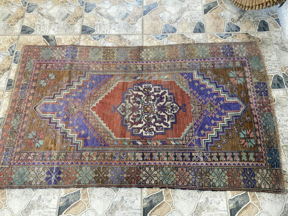 Pre 1980’s ANTIQUE ANATOLIAN FARMHOUSE RUG - TRIBAL GEOMETRIC TURKISH VINTAGE