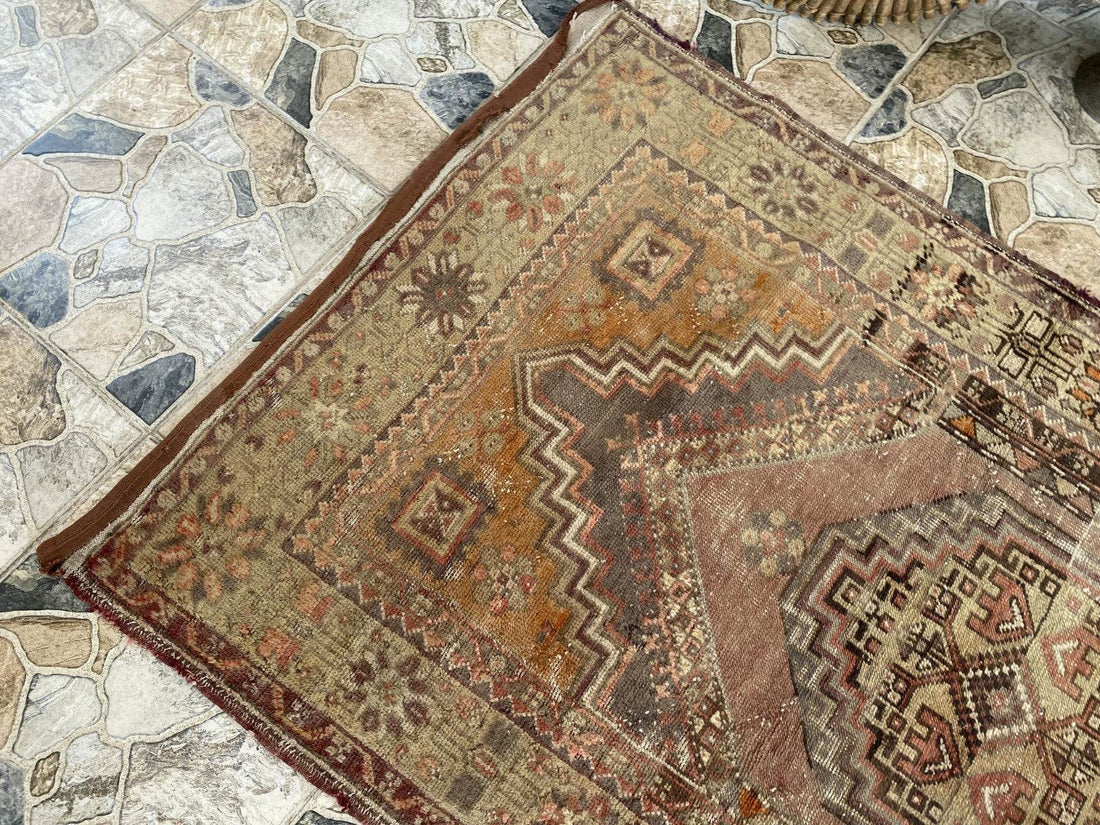 Pre 1980’s ANTIQUE ANATOLIAN FARMHOUSE RUG - GEOMETRIC TRIBAL TURKISH VINTAGE