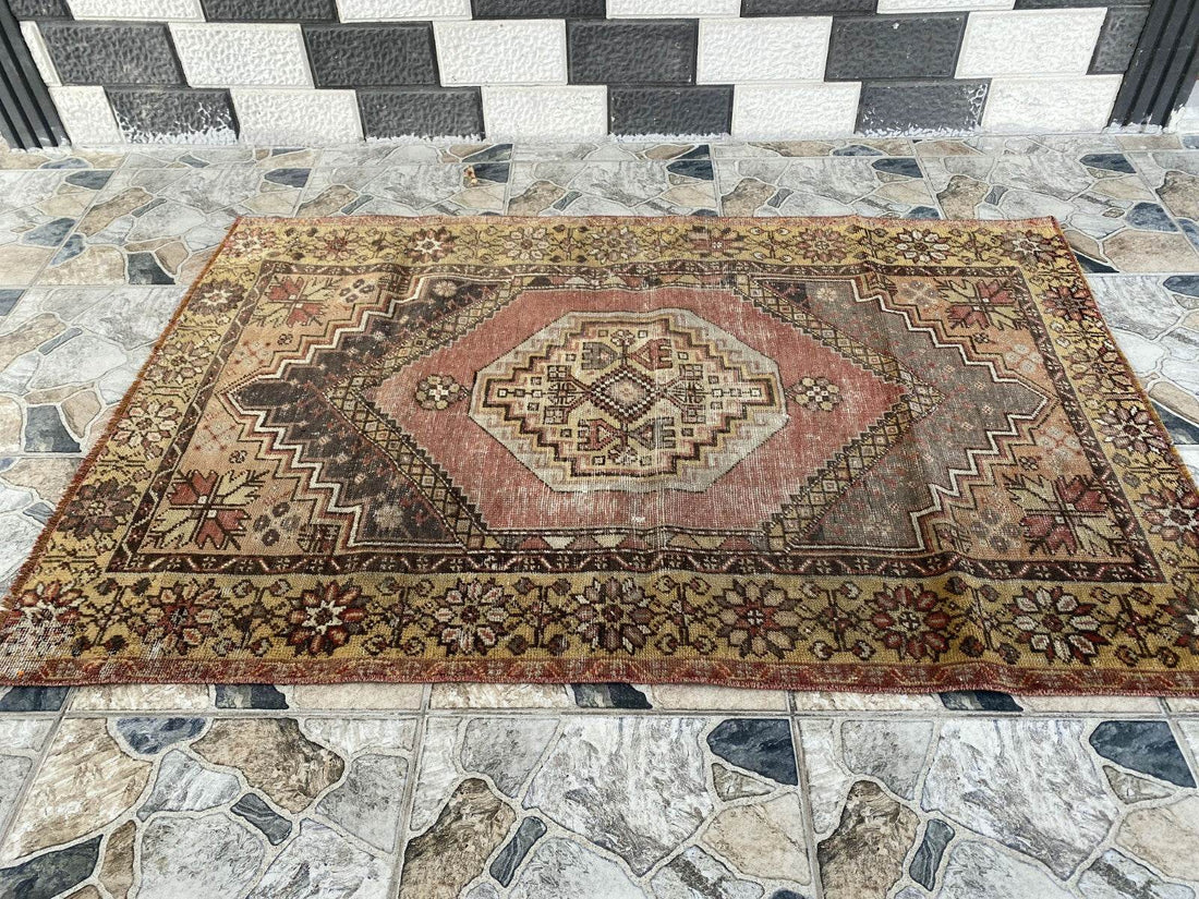 Geometric Vintage Turkish Rug, Hand-Knotted Farmhouse Anatolian Rug 3.5x5.5 Ft