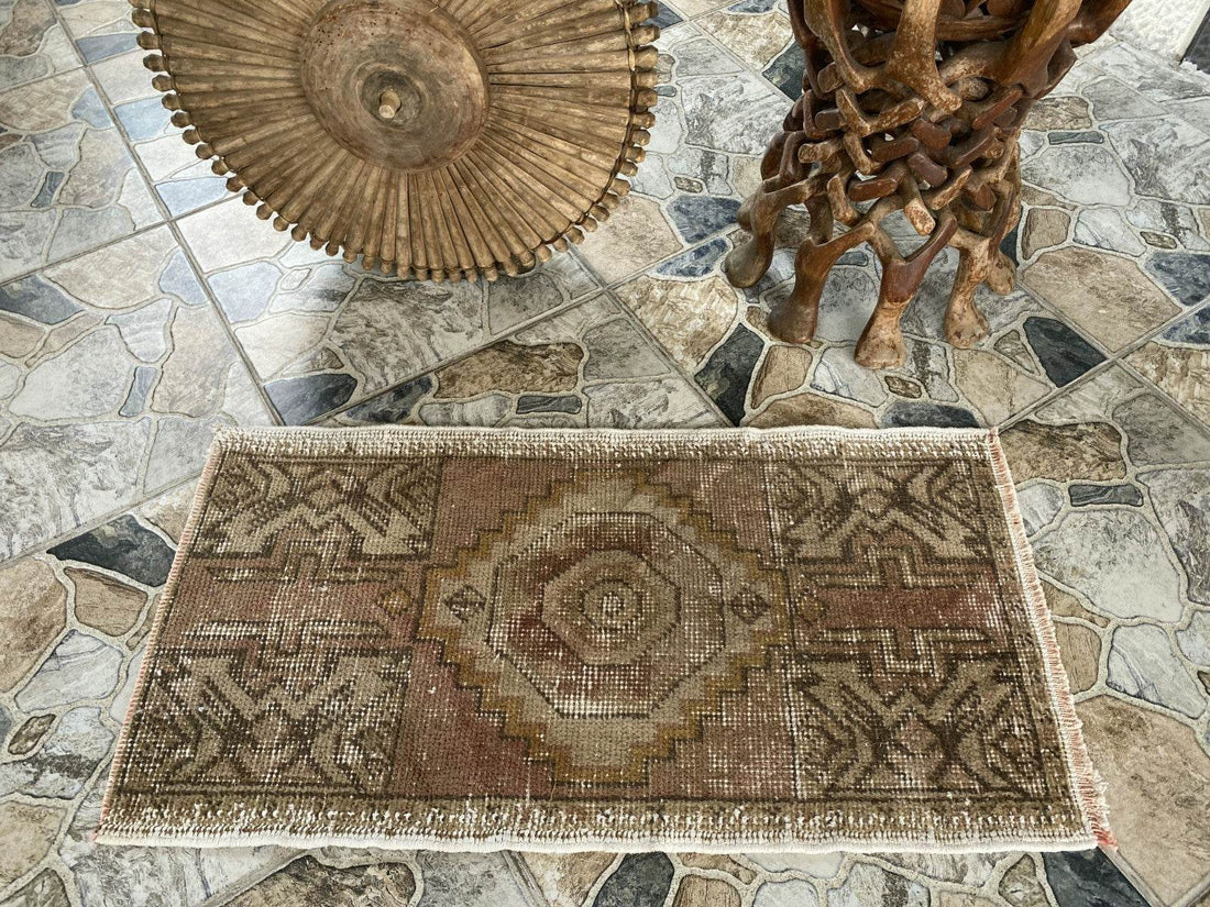 Pre 1980’s ANTIQUE ANATOLIAN FARMHOUSE RUG - GEOMETRIC TRIBAL TURKISH VINTAGE