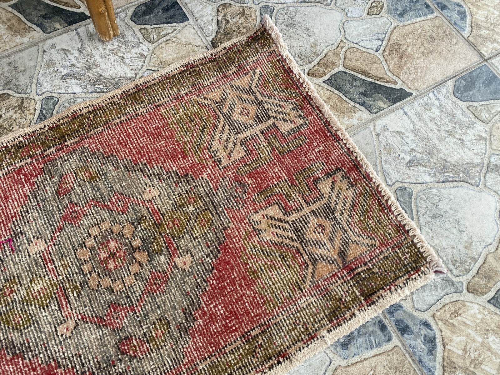 Pre 1980’s ANTIQUE ANATOLIAN FARMHOUSE RUG - TRIBAL GEOMETRIC TURKISH VINTAGE