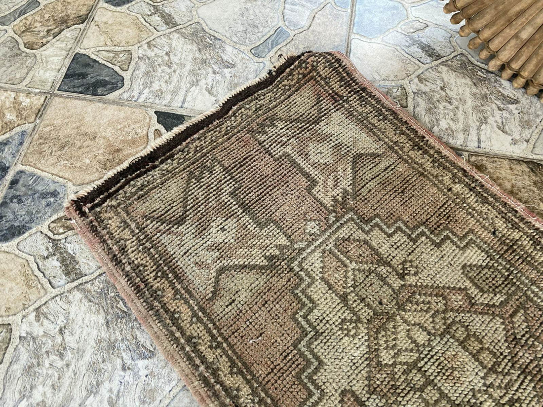 Pre 1990’s ANTIQUE ANATOLIAN FARMHOUSE RUG - TRIBAL GEOMETRIC TURKISH VINTAGE