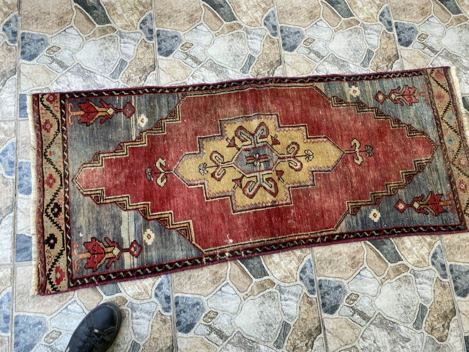 Pre 1970’s ANTIQUE ANATOLIAN FARMHOUSE RUG - GEOMETRIC TRIBAL TURKISH VINTAGE