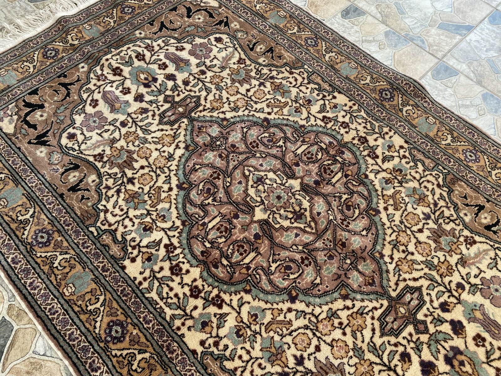 Pre 1980’s ANTIQUE ANATOLIAN TURKISH VINTAGE AREA RUG - GEOMETRIC TRIBAL KAYSERI