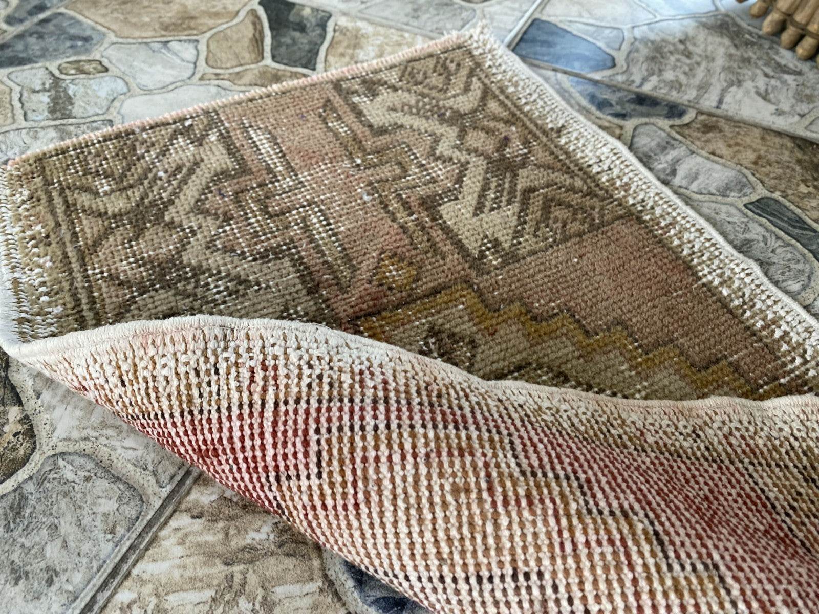 Pre 1980’s ANTIQUE ANATOLIAN FARMHOUSE RUG - GEOMETRIC TRIBAL TURKISH VINTAGE