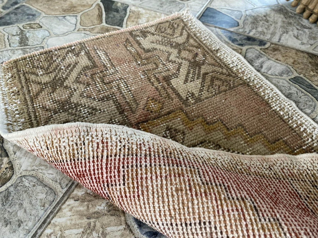 Pre 1980’s ANTIQUE ANATOLIAN FARMHOUSE RUG - GEOMETRIC TRIBAL TURKISH VINTAGE