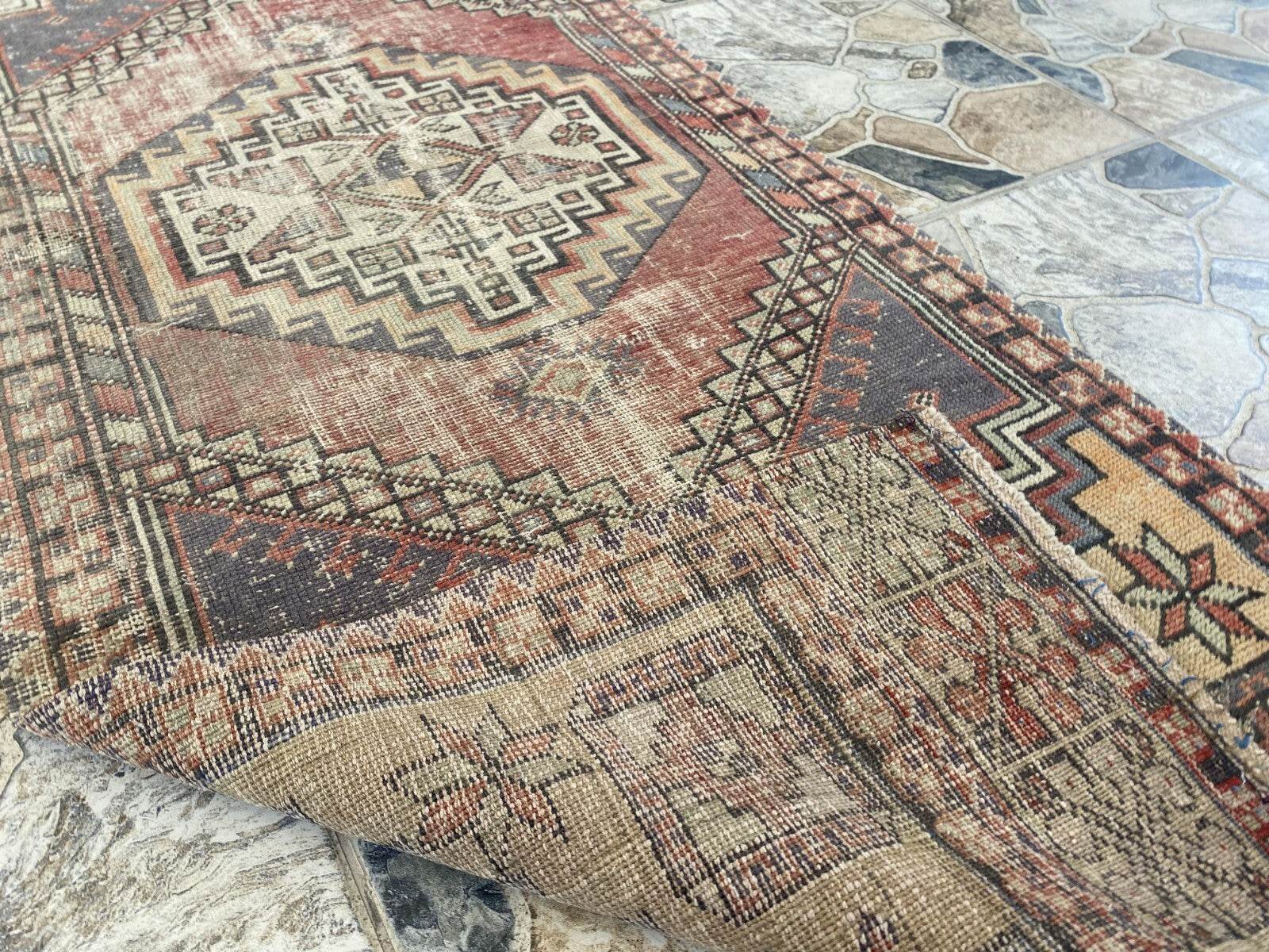 Pre 1980’s ANTIQUE ANATOLIAN FARMHOUSE RUG - GEOMETRIC TRIBAL TURKISH VINTAGE