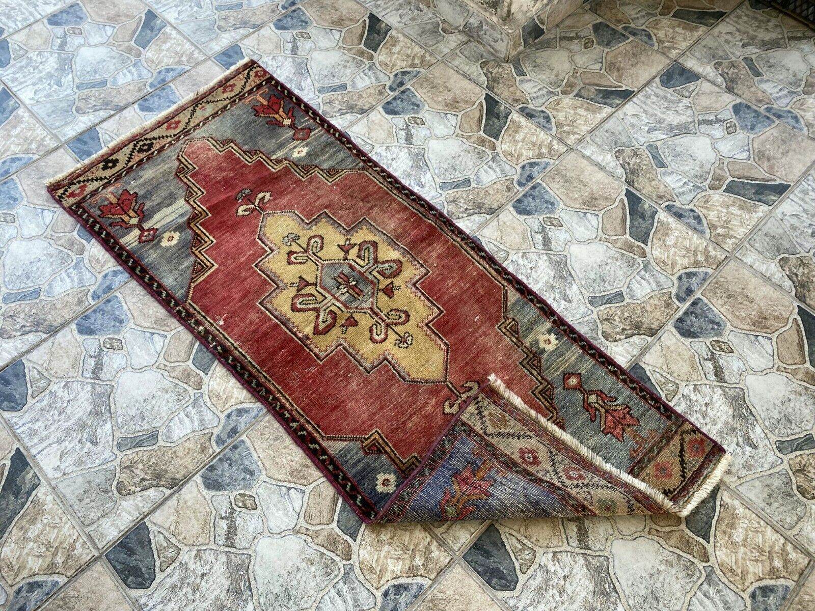 Pre 1970’s ANTIQUE ANATOLIAN FARMHOUSE RUG - GEOMETRIC TRIBAL TURKISH VINTAGE