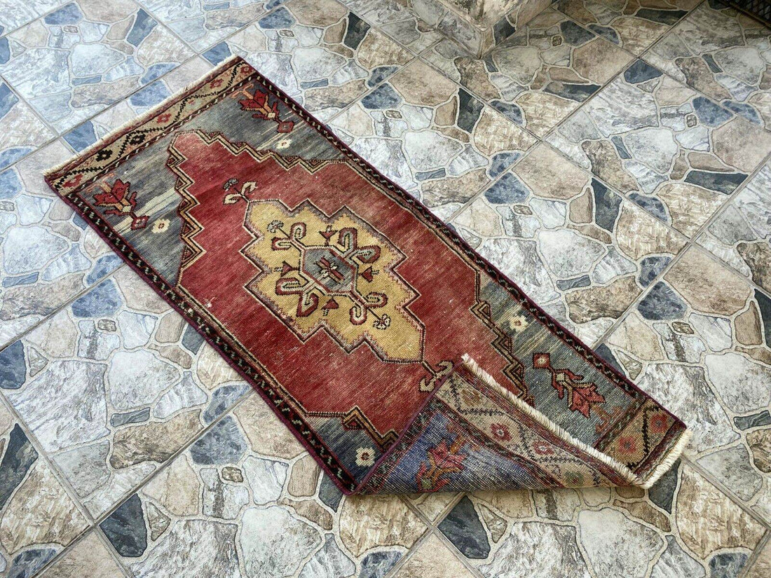 Pre 1970’s ANTIQUE ANATOLIAN FARMHOUSE RUG - GEOMETRIC TRIBAL TURKISH VINTAGE