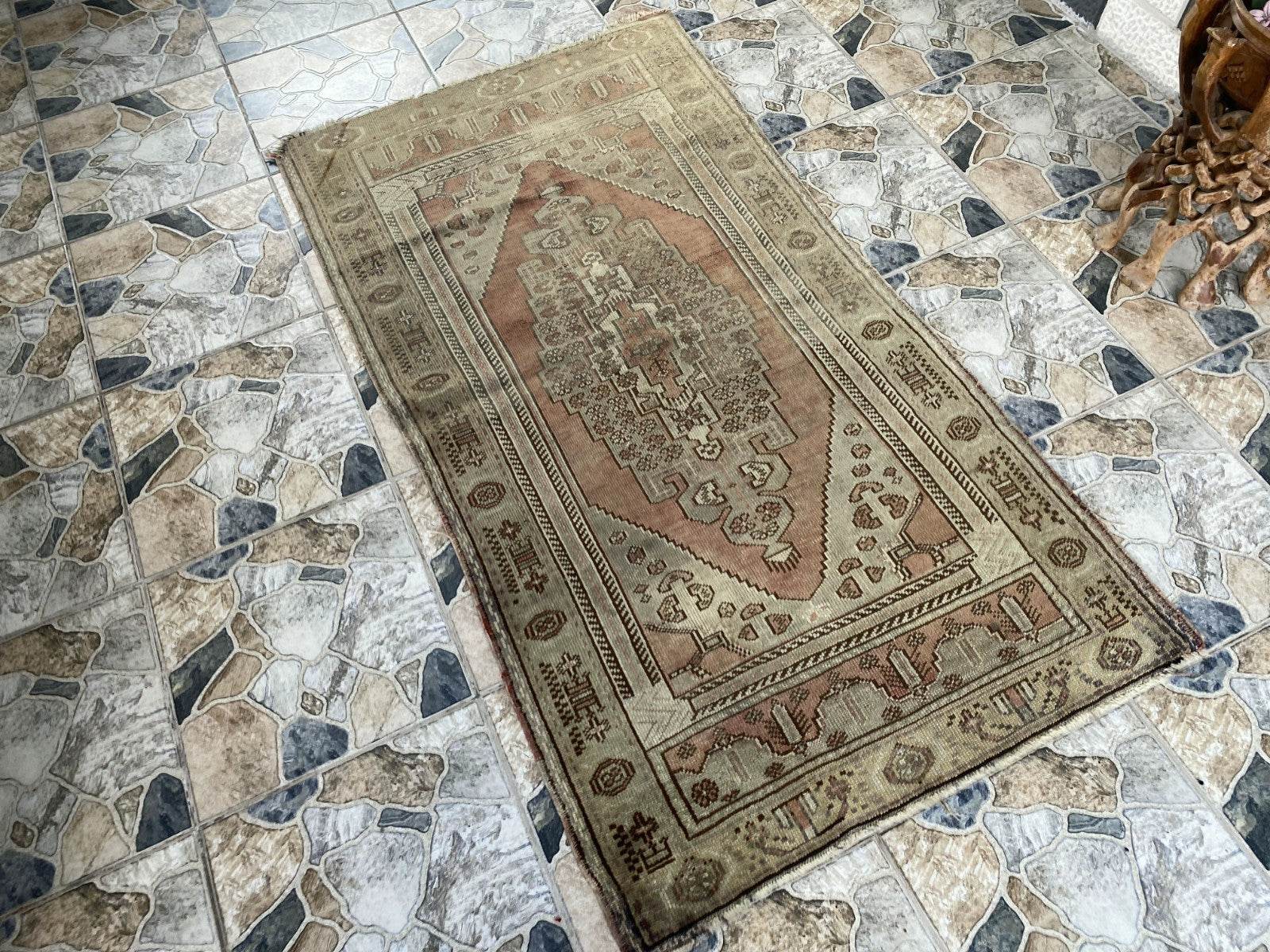 Pre 1980’s ANTIQUE ANATOLIAN RUG FARMHOUSE GEOMETRIC TRIBAL TURKISH VINTAGE RUG